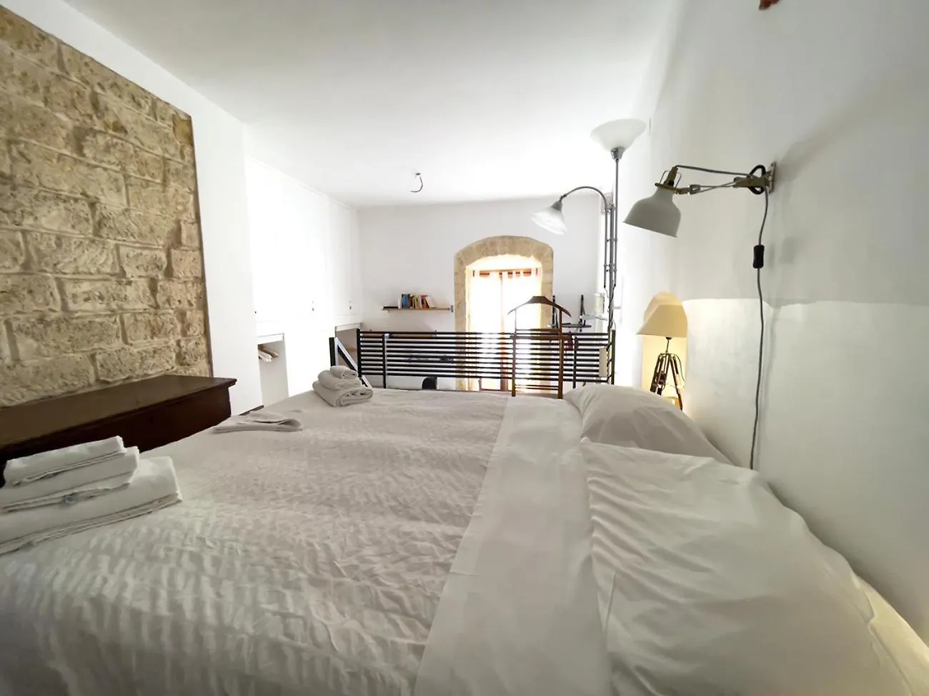 Il Rifugio Del Dottore 1 - Room And Upside Apartment In Bari Oldtown Italy