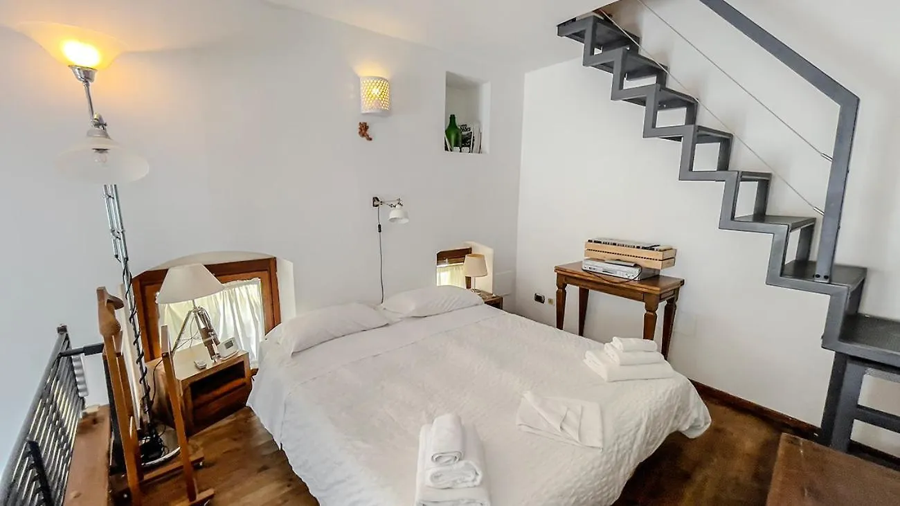 Il Rifugio Del Dottore 1 - Room And Upside Apartment In Bari Oldtown