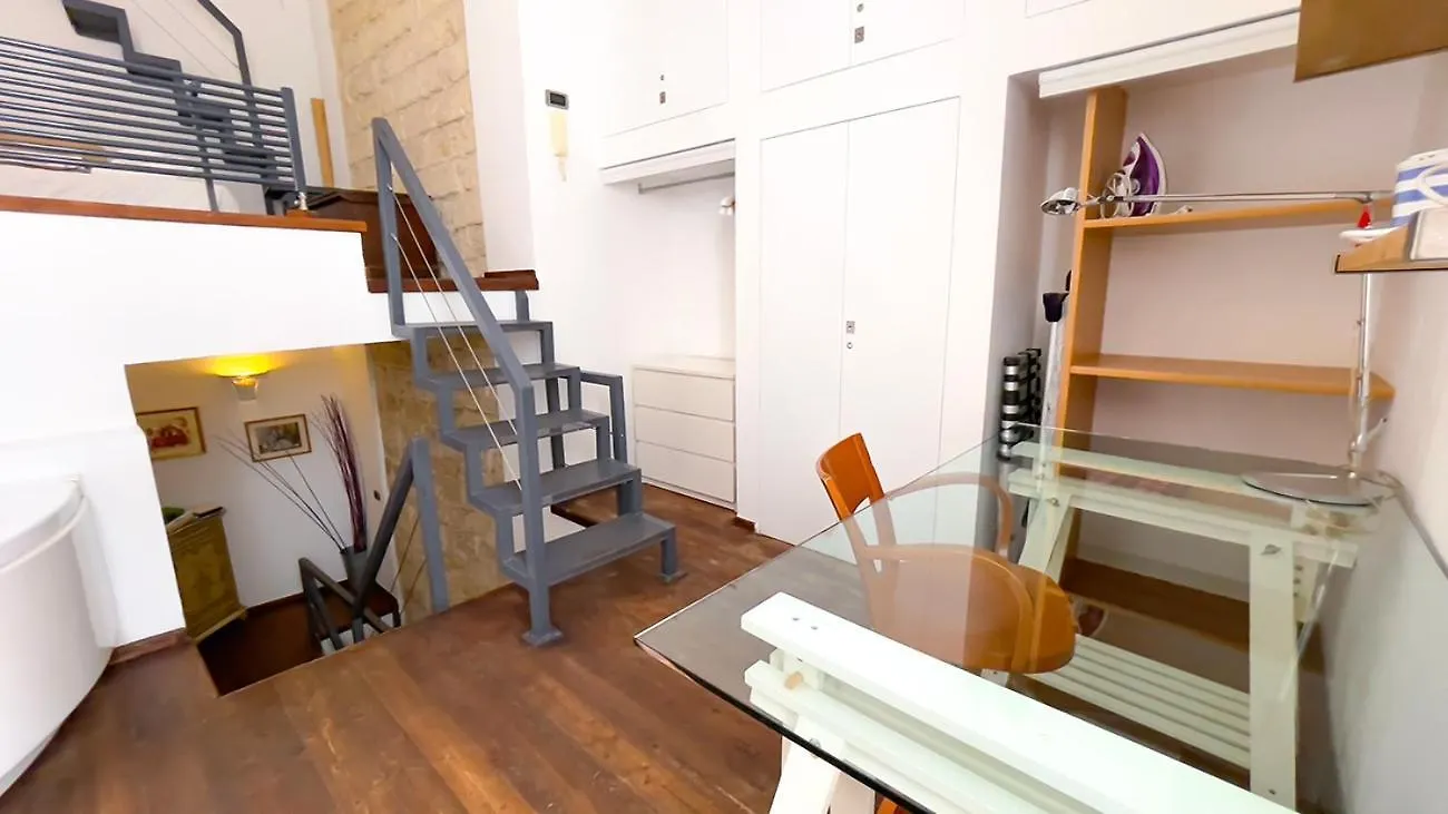Il Rifugio Del Dottore 1 - Room And Upside Apartment In Bari Oldtown Italy