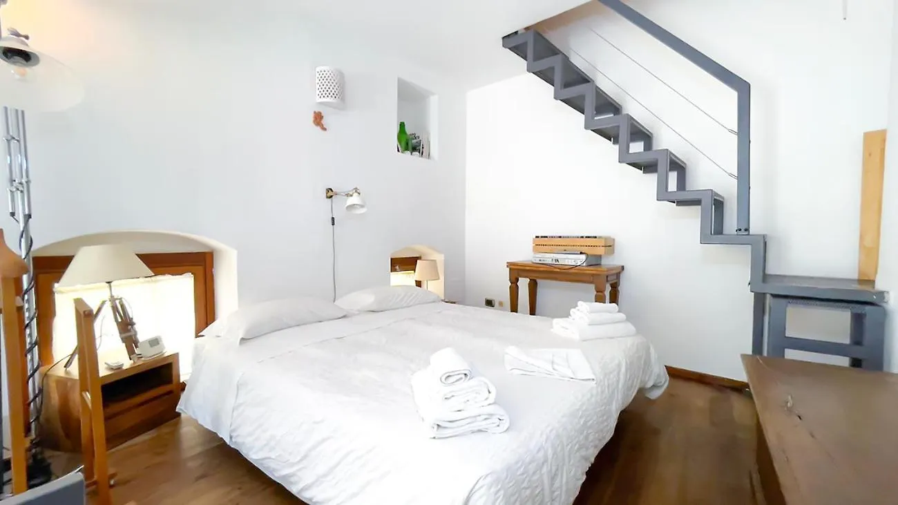 Il Rifugio Del Dottore 1 - Room And Upside Apartment In Bari Oldtown 0*,