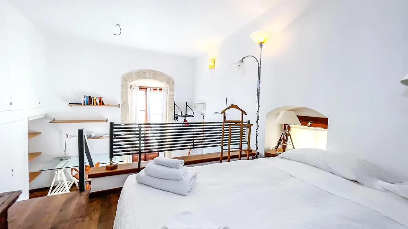 Il Rifugio Del Dottore 1 - Room And Upside Apartment In Bari Oldtown Italy